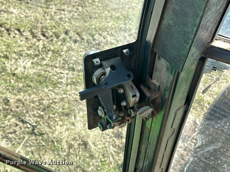 image for item ER4998 1997 John Deere 7410 tractor