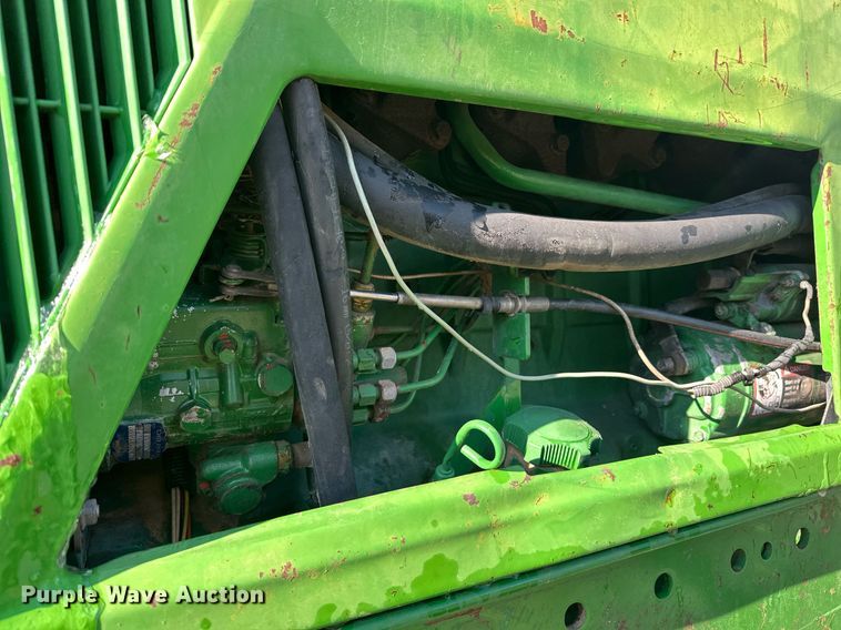 image for item ER4998 1997 John Deere 7410 tractor