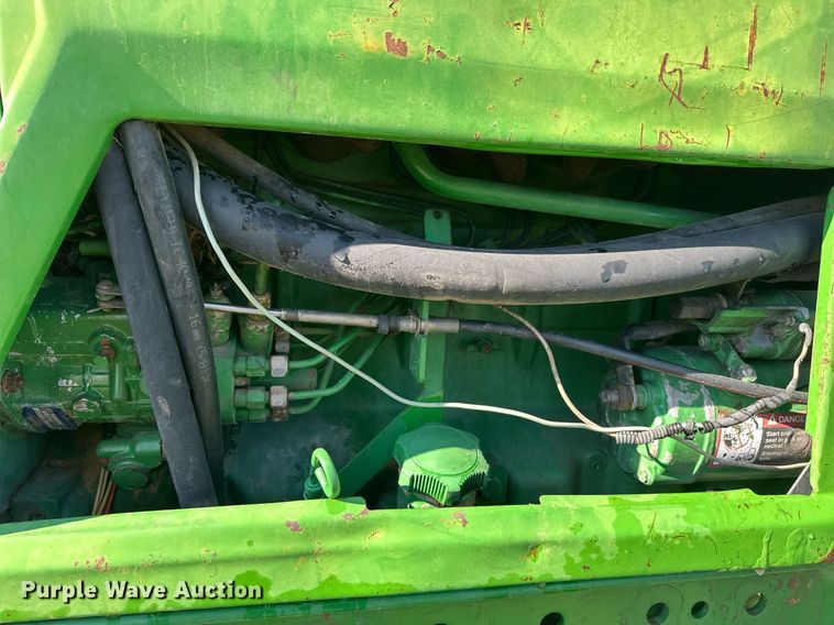 image for item ER4998 1997 John Deere 7410 tractor