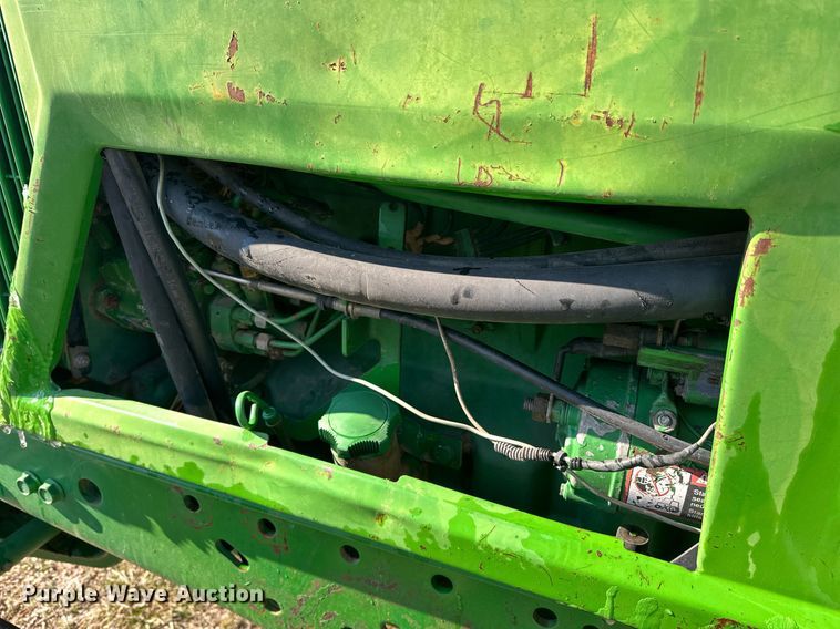 image for item ER4998 1997 John Deere 7410 tractor