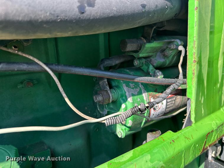 image for item ER4998 1997 John Deere 7410 tractor