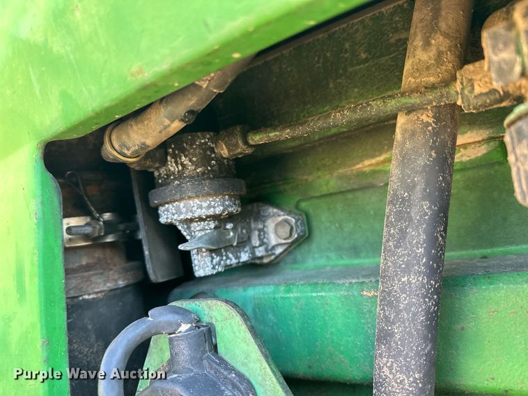 image for item ER4998 1997 John Deere 7410 tractor