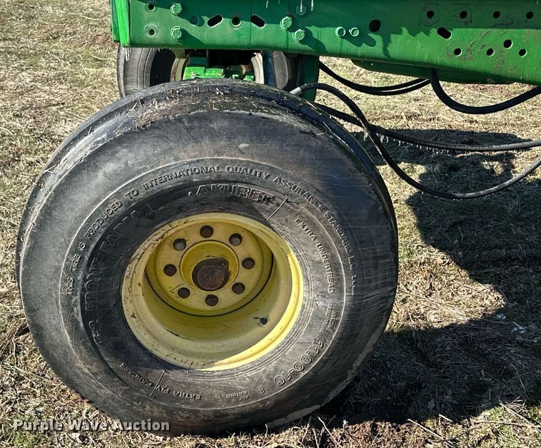 image for item ER4998 1997 John Deere 7410 tractor