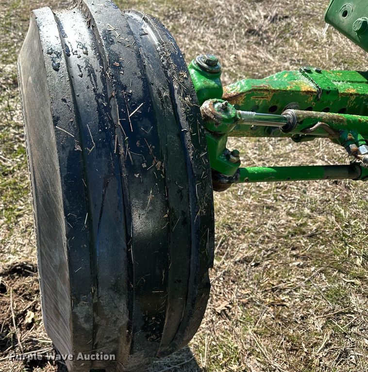 image for item ER4998 1997 John Deere 7410 tractor