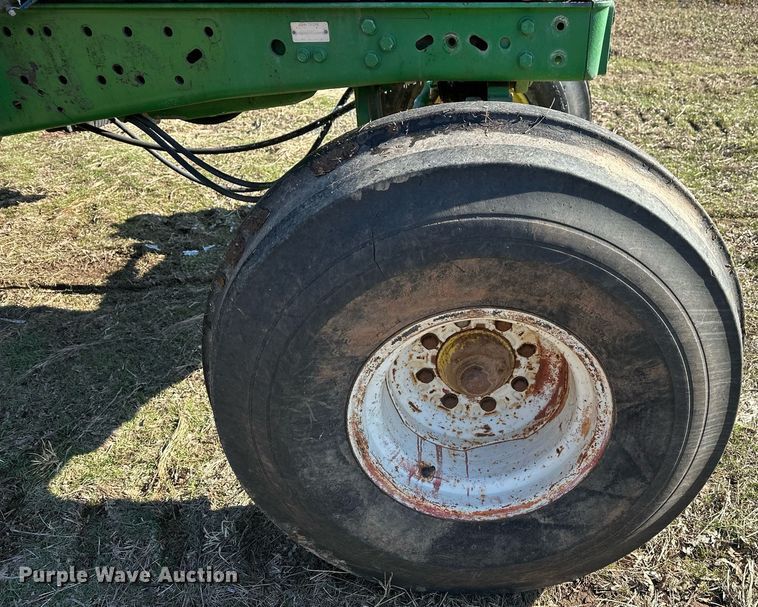 image for item ER4998 1997 John Deere 7410 tractor