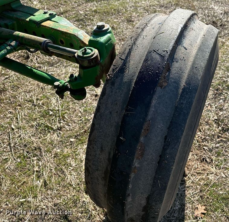 image for item ER4998 1997 John Deere 7410 tractor