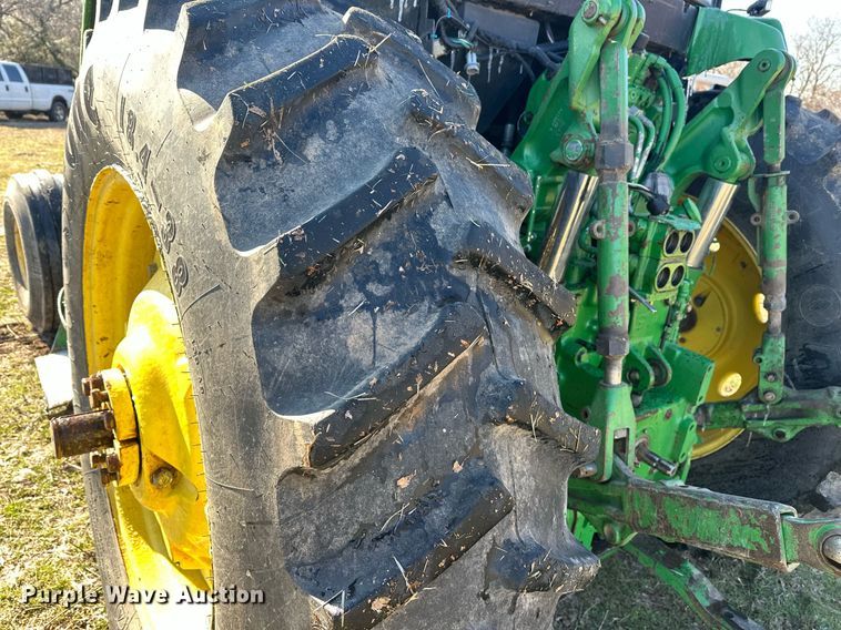 image for item ER4998 1997 John Deere 7410 tractor