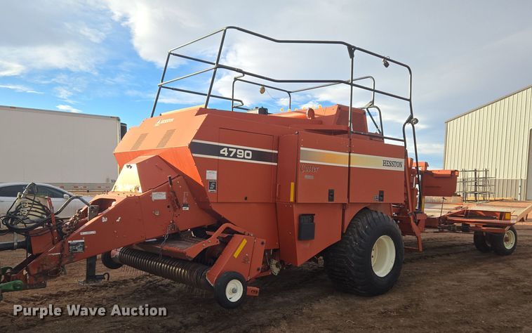 image for item ER5126 2003 Hesston 4790 large square baler