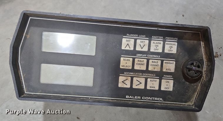 image for item ER5126 2003 Hesston 4790 large square baler