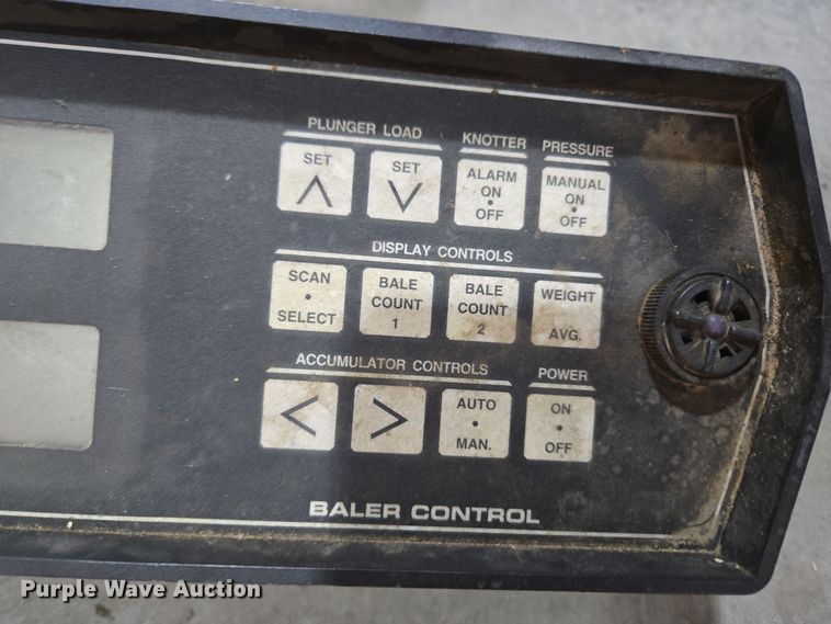 image for item ER5126 2003 Hesston 4790 large square baler