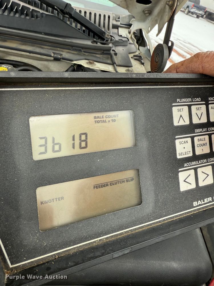 image for item ER5126 2003 Hesston 4790 large square baler