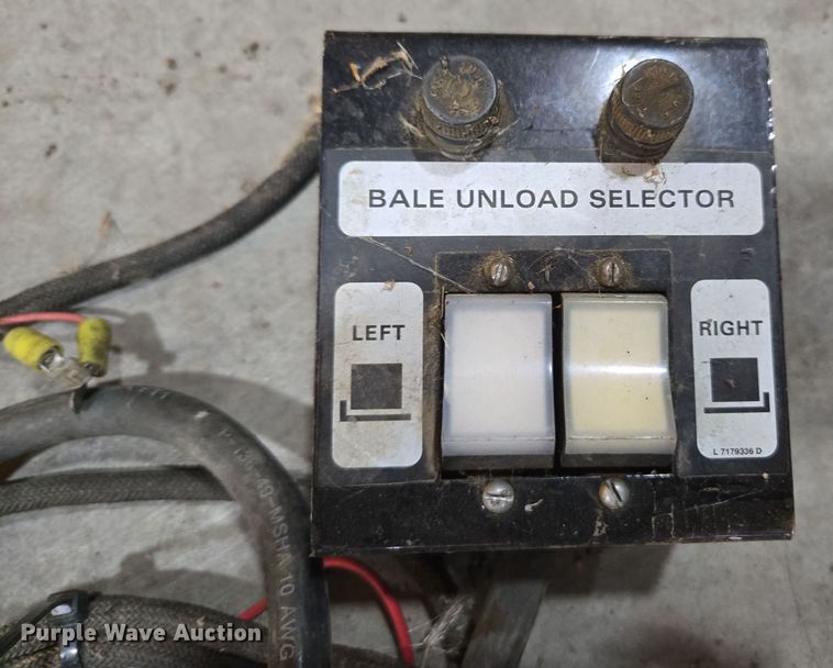 image for item ER5126 2003 Hesston 4790 large square baler