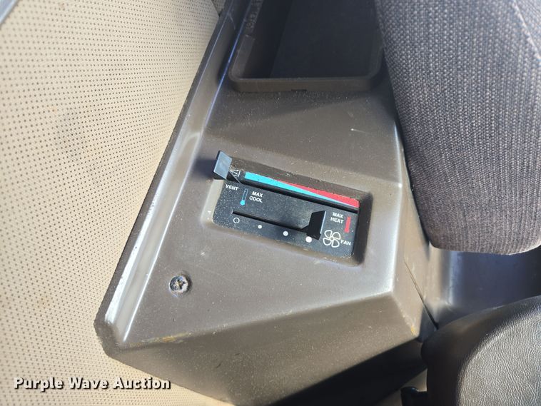 image for item ER5128 1995 John Deere 9600 RWA combine