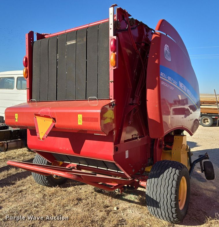 image for item ER8746 2014 New Holland RB560 round baler