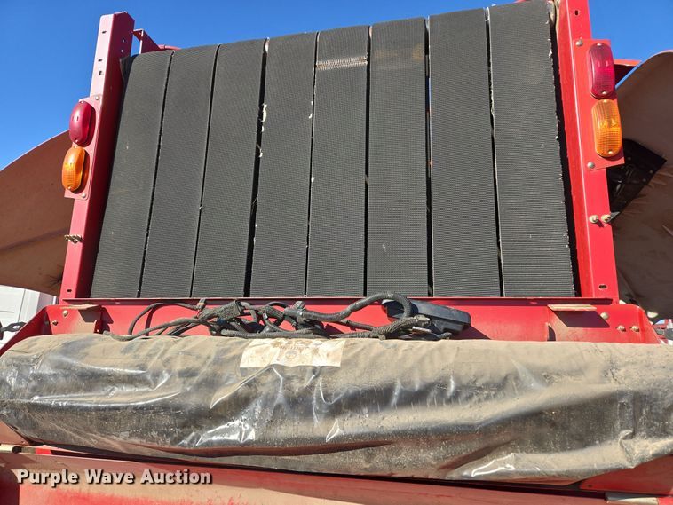 image for item ER8746 2014 New Holland RB560 round baler