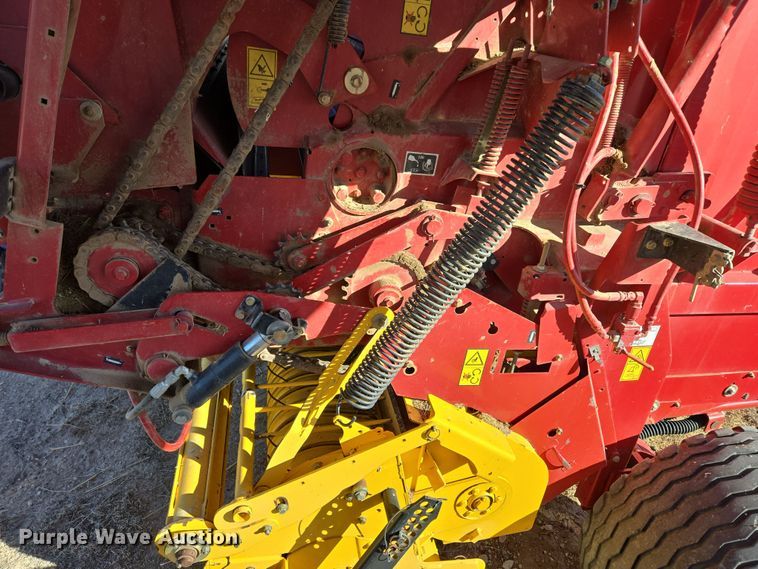 image for item ER8746 2014 New Holland RB560 round baler
