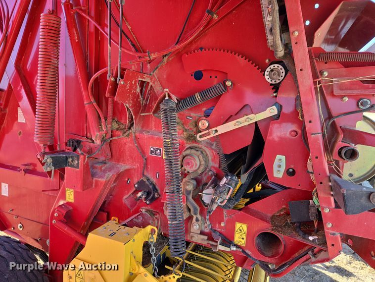 image for item ER8746 2014 New Holland RB560 round baler