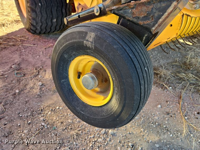 image for item ER8746 2014 New Holland RB560 round baler