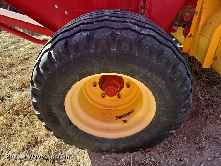 image for item ER8746 2014 New Holland RB560 round baler