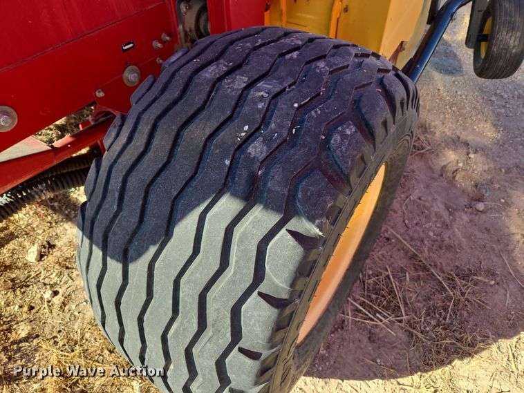 image for item ER8746 2014 New Holland RB560 round baler