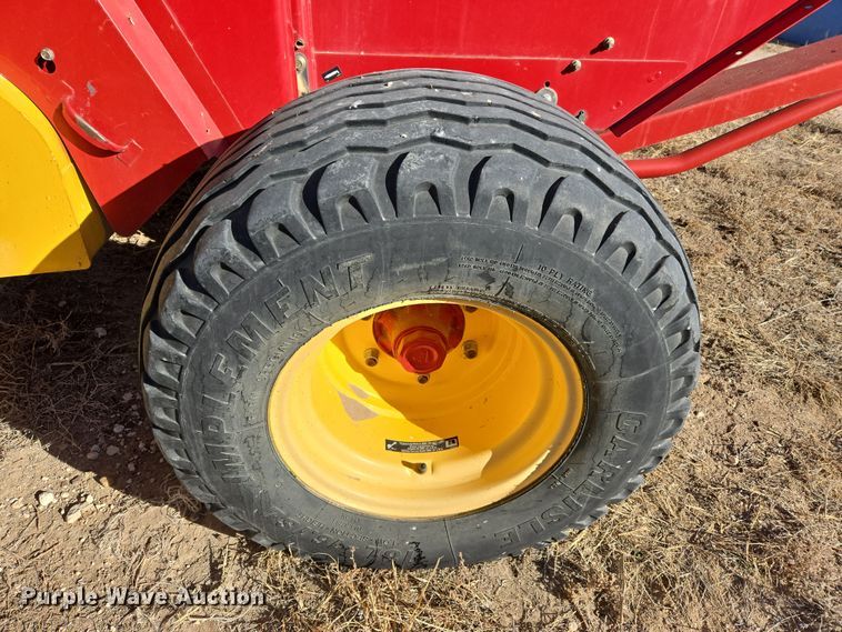 image for item ER8746 2014 New Holland RB560 round baler