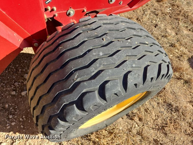image for item ER8746 2014 New Holland RB560 round baler