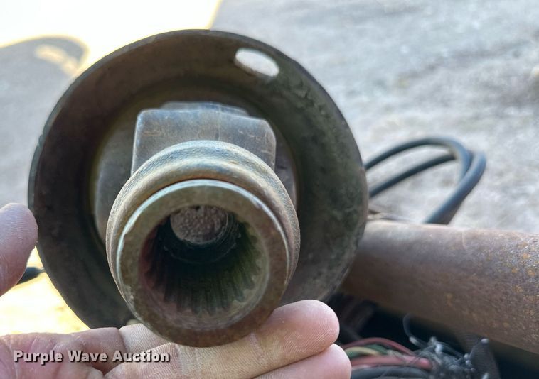 image for item ER8747 2015 Massey Ferguson 2956A round baler