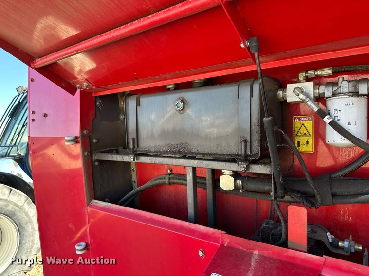 image for item ER8747 2015 Massey Ferguson 2956A round baler