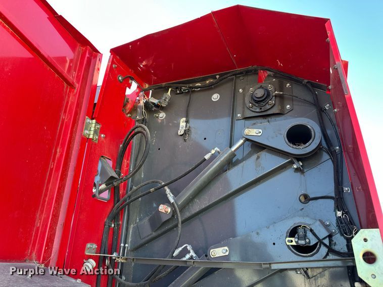 image for item ER8747 2015 Massey Ferguson 2956A round baler