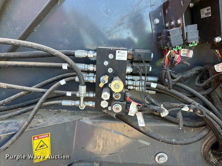 image for item ER8747 2015 Massey Ferguson 2956A round baler