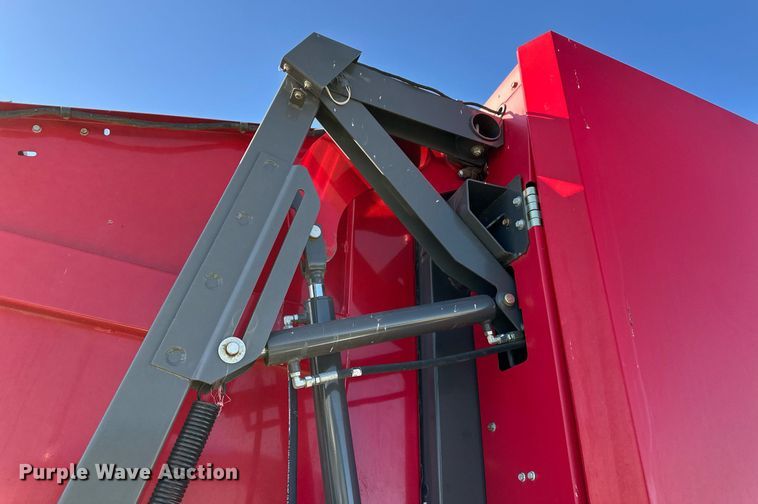 image for item ER8747 2015 Massey Ferguson 2956A round baler