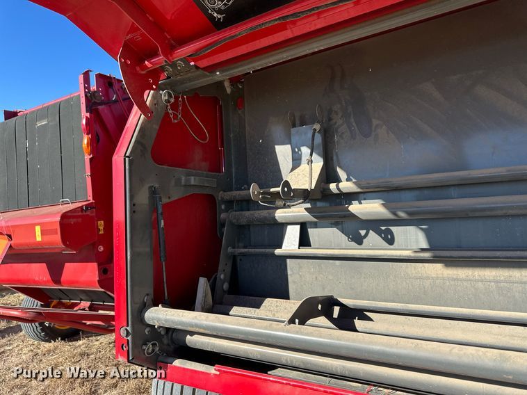 image for item ER8747 2015 Massey Ferguson 2956A round baler