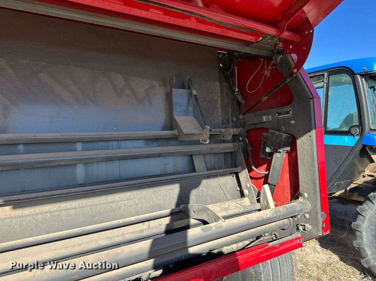 image for item ER8747 2015 Massey Ferguson 2956A round baler