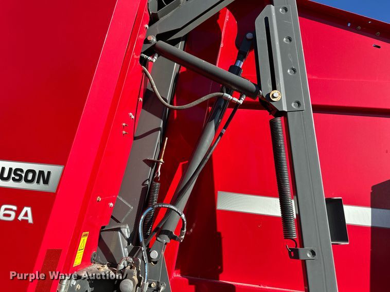 image for item ER8747 2015 Massey Ferguson 2956A round baler