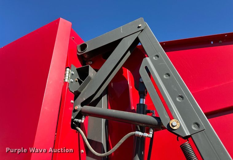 image for item ER8747 2015 Massey Ferguson 2956A round baler