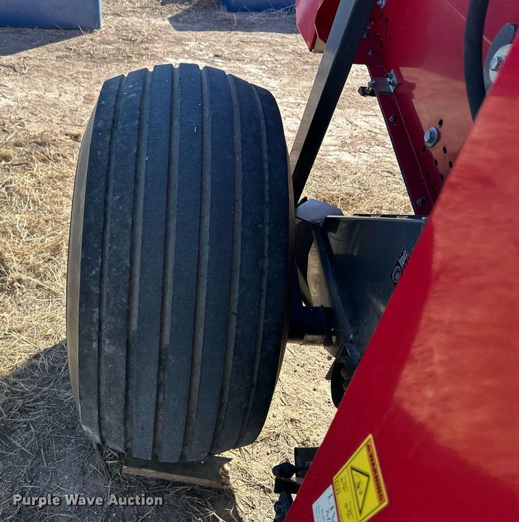 image for item ER8747 2015 Massey Ferguson 2956A round baler