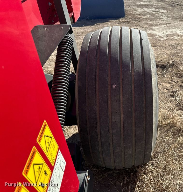 image for item ER8747 2015 Massey Ferguson 2956A round baler
