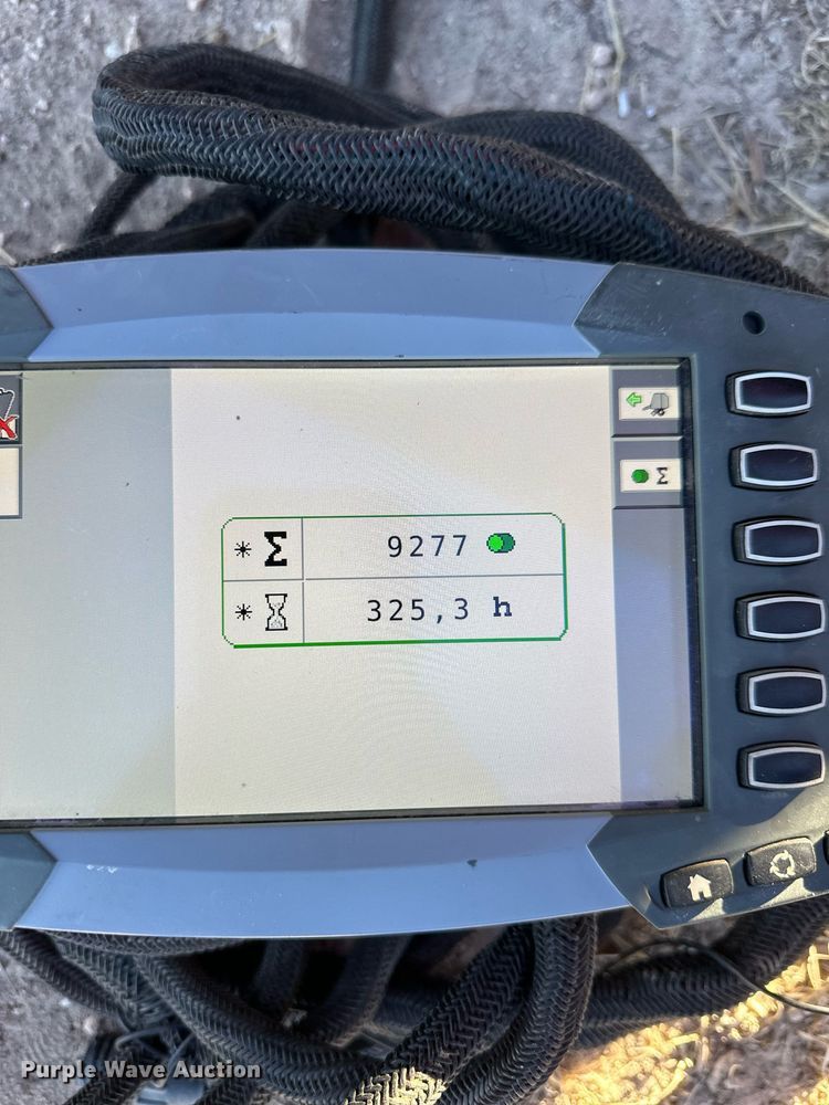 image for item ER8747 2015 Massey Ferguson 2956A round baler