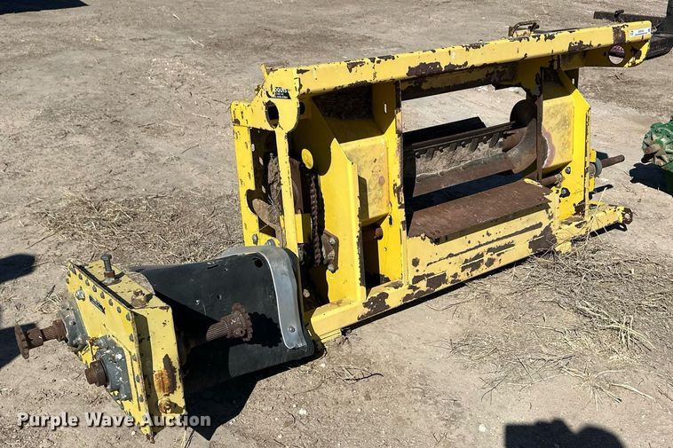 image for item ER8763 Lindquist JD CNH JD7E forage harvest header adapter