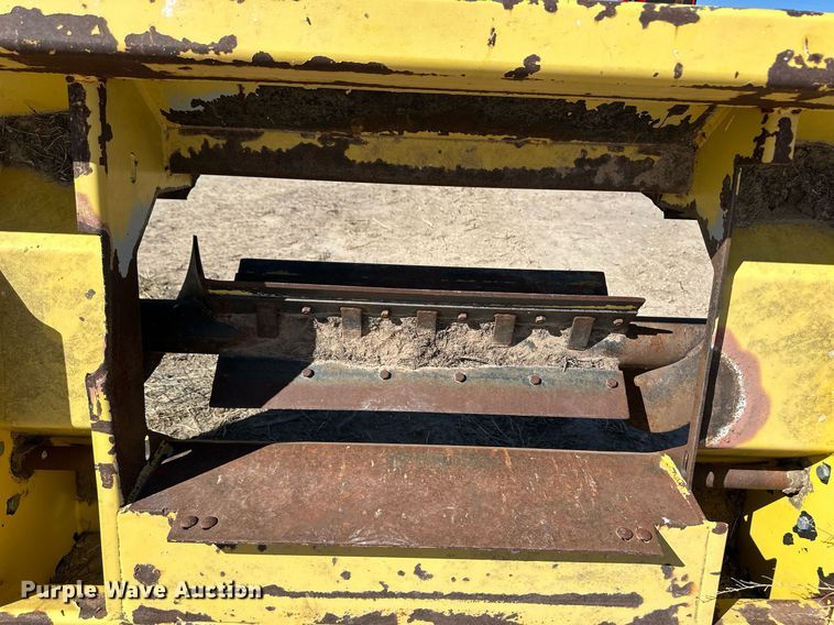 image for item ER8763 Lindquist JD CNH JD7E forage harvest header adapter