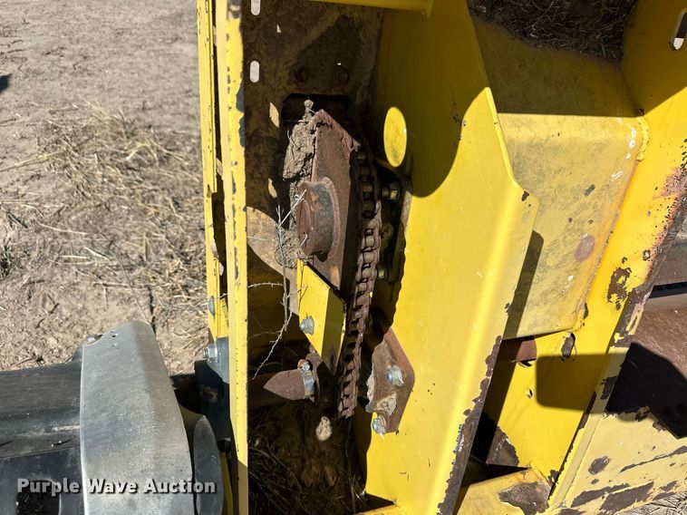 image for item ER8763 Lindquist JD CNH JD7E forage harvest header adapter