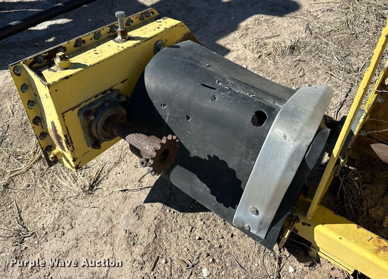 image for item ER8763 Lindquist JD CNH JD7E forage harvest header adapter