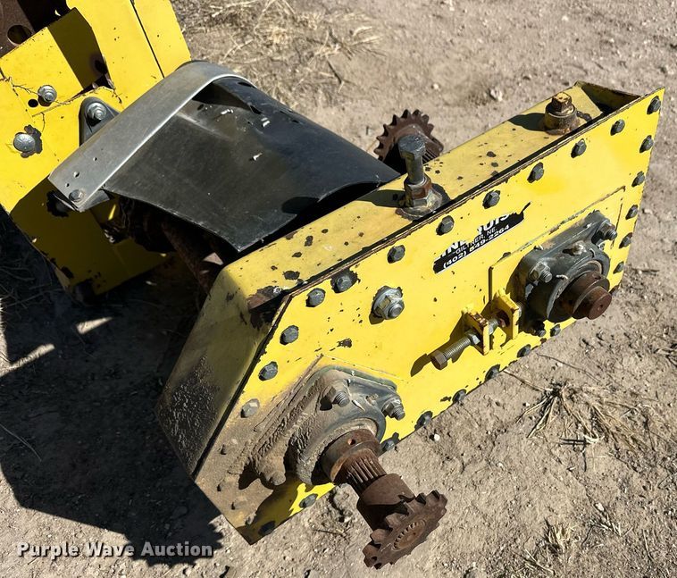 image for item ER8763 Lindquist JD CNH JD7E forage harvest header adapter