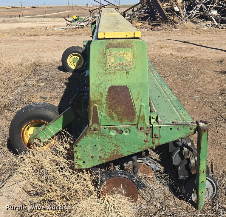 image for item ER8767 John Deere 520 grain drill