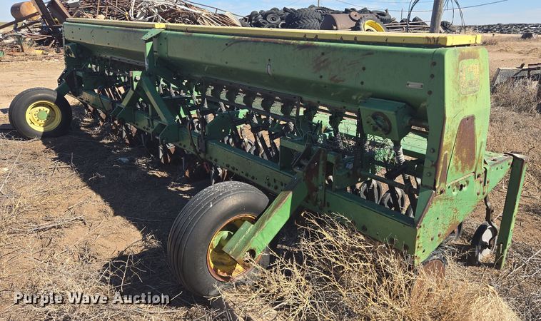 image for item ER8767 John Deere 520 grain drill