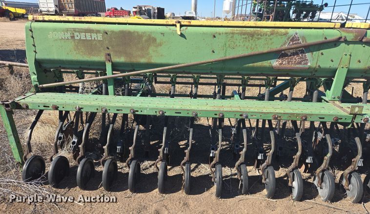 image for item ER8767 John Deere 520 grain drill