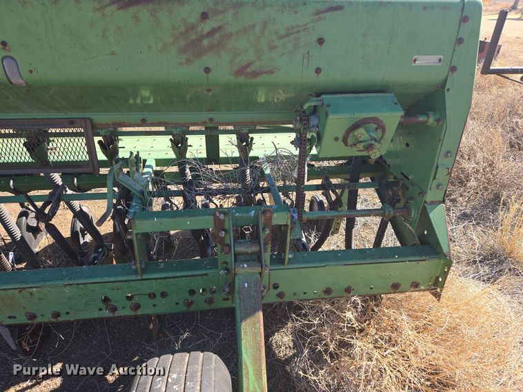 image for item ER8767 John Deere 520 grain drill