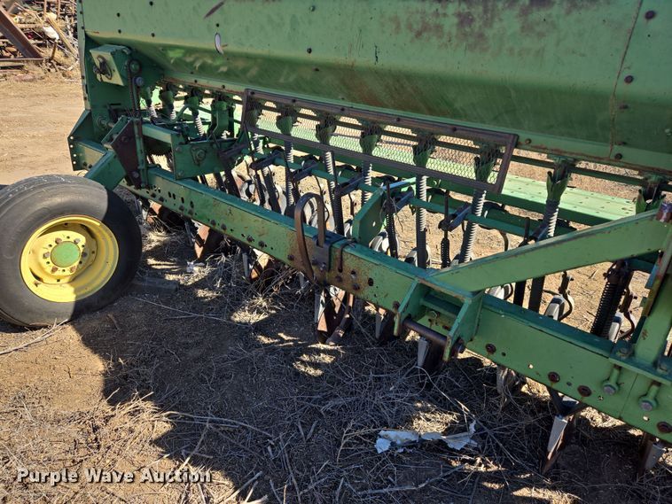 image for item ER8767 John Deere 520 grain drill