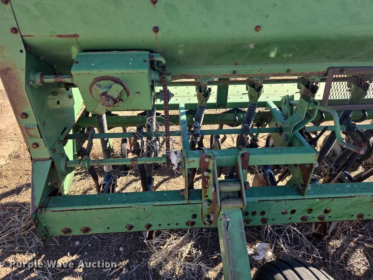 image for item ER8767 John Deere 520 grain drill