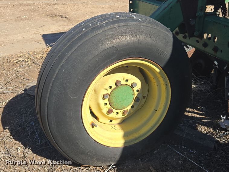 image for item ER8767 John Deere 520 grain drill